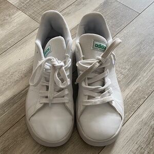 adidas White Leather Sneakers with Green Logo Accents UNI size 6 Big kids